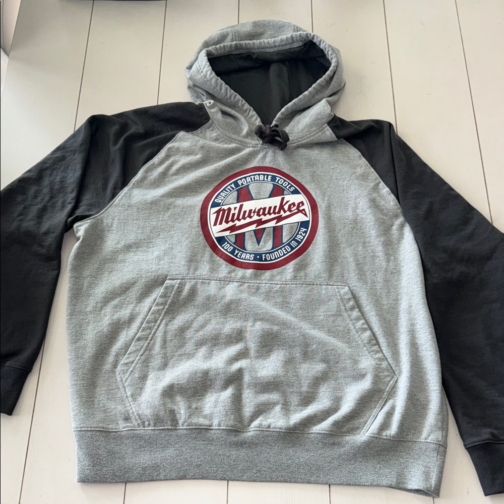 NWOT Milwaukee Gray and Black Men's Hoodie XL